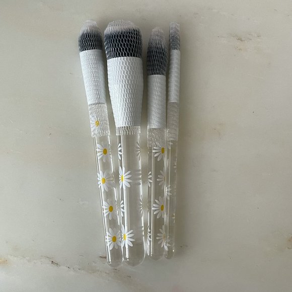 Farah Makeup Farah 4pc Brush Set Daisy Poshmark